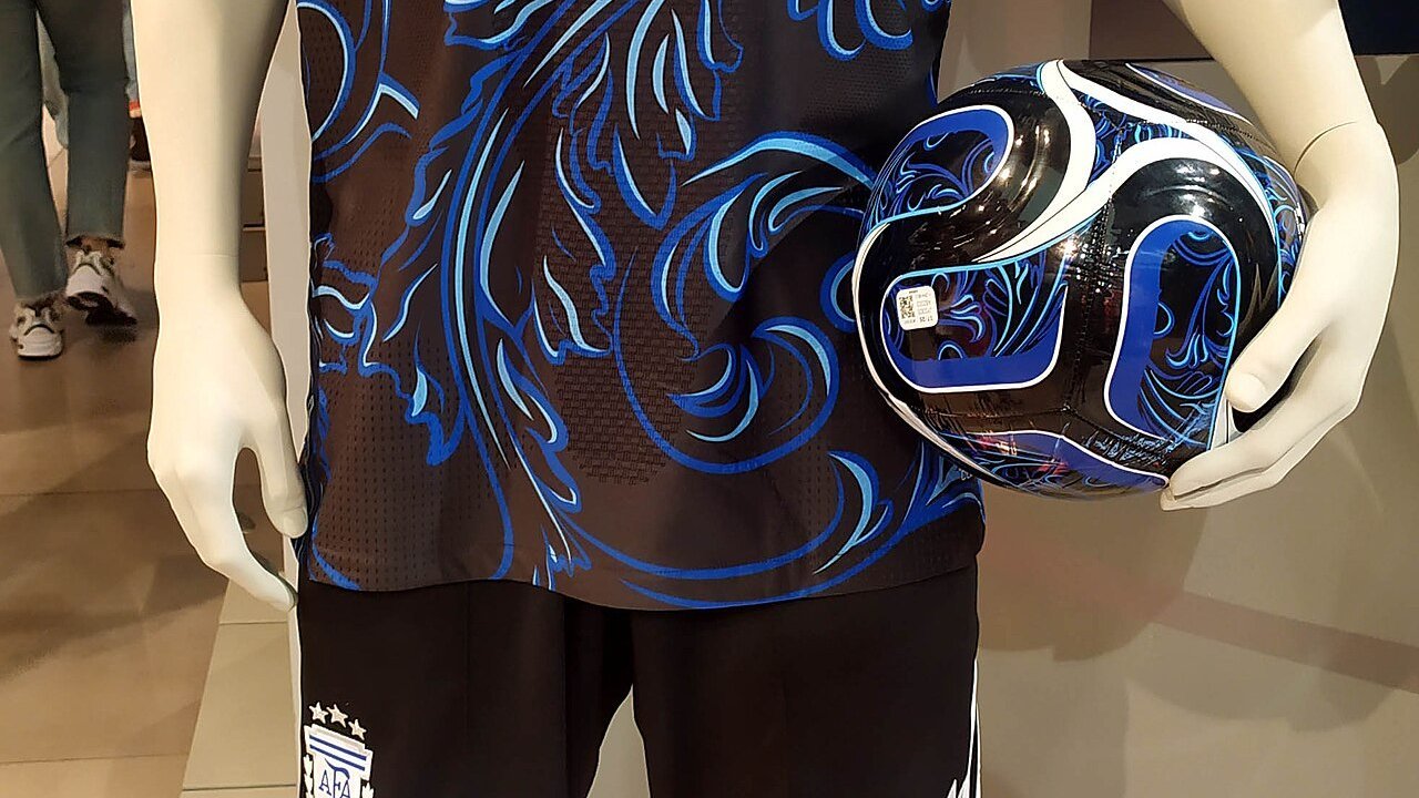 Stand-in: Argentina's 2026 World Cup alternate kit on a store mannequin in Buenos Aires, not a photo of the match