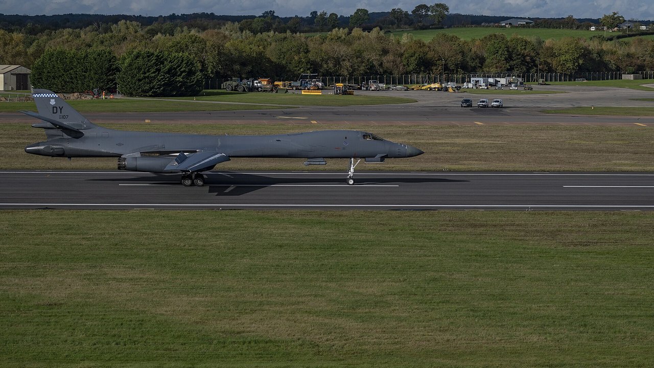Stand-in: 2023 U.S. Air Force file photo of a B-1B Lancer on the runway at RAF Fairford, not a photo of Sunday’s departure