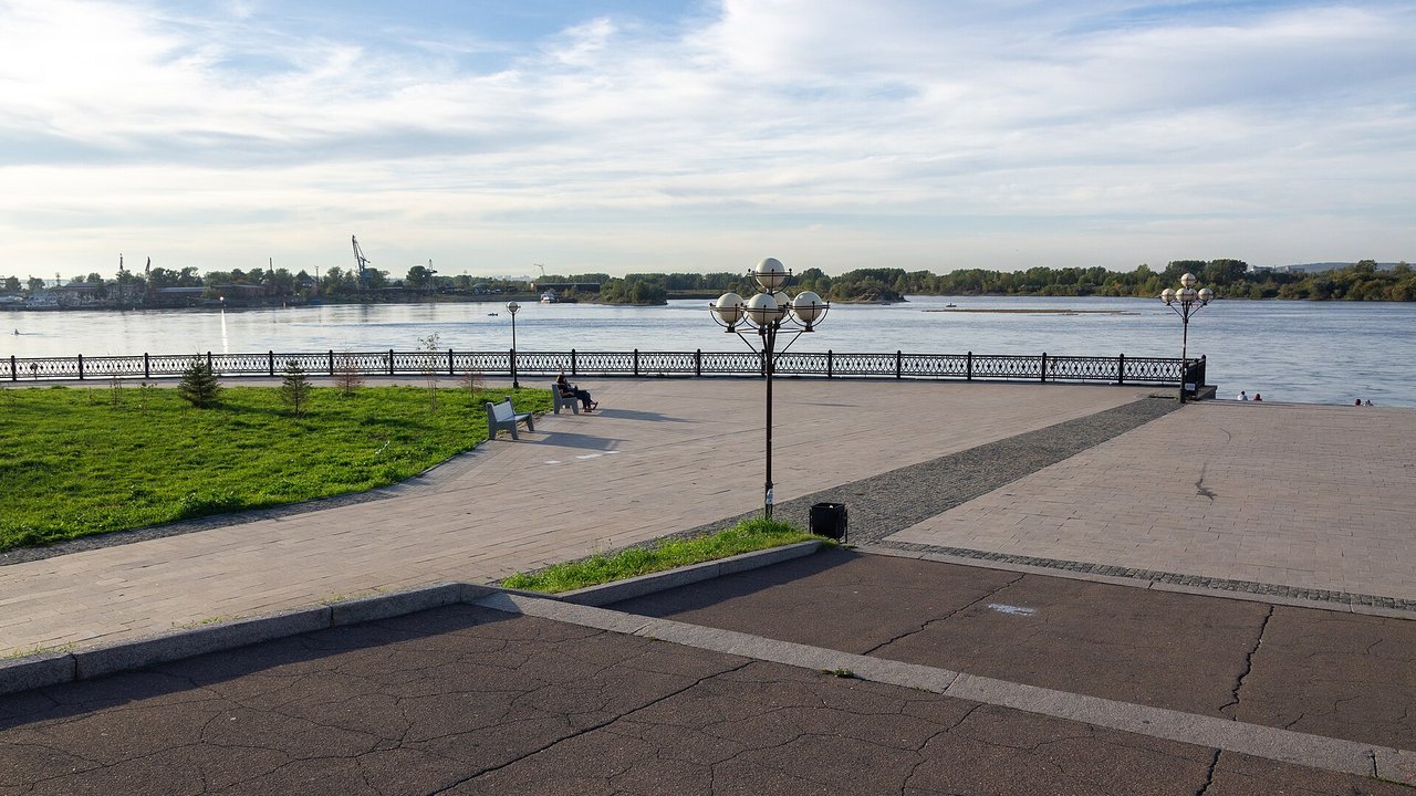 Stand-in: September 2015 file photo of the Angara River embankment in Irkutsk, Russia, not a photo of the institute, the hospital, the patient, or the response
