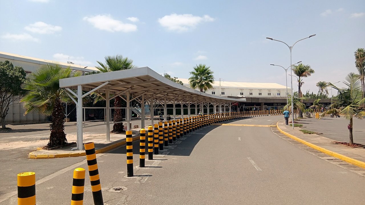 Stand-in: August 2025 file photo of the terminal forecourt at Jomo Kenyatta International Airport in Nairobi, not a photo of the patient, the flight, or the response